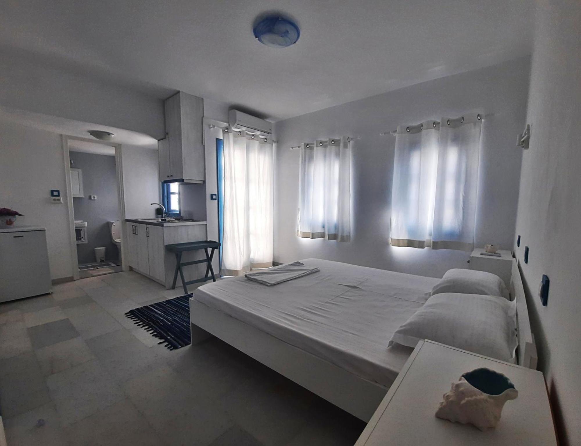 Blue In Naxos Hotel Naxos City Екстериор снимка