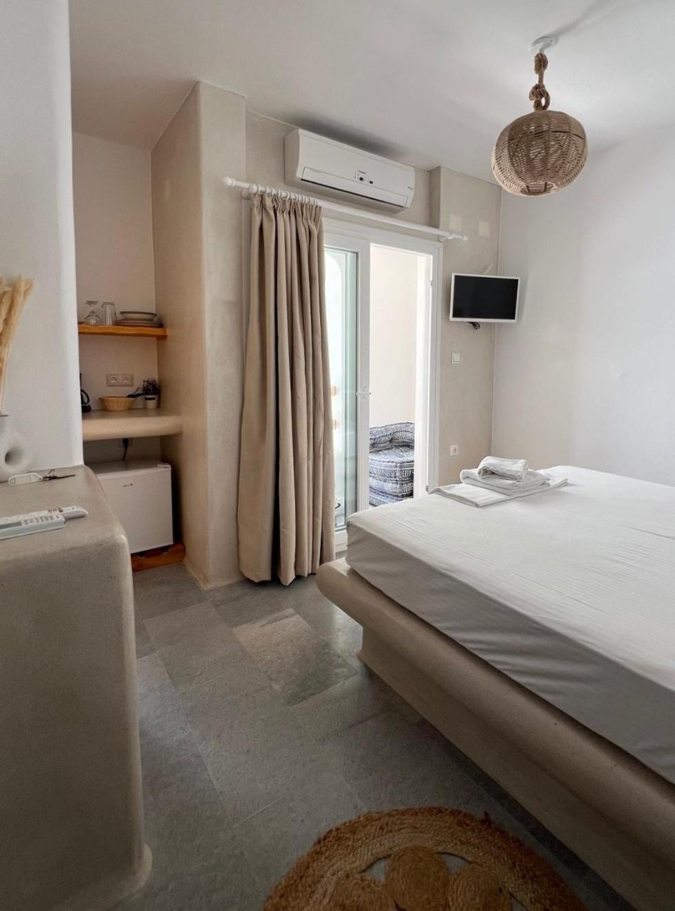 Blue In Naxos Hotel Naxos City Екстериор снимка